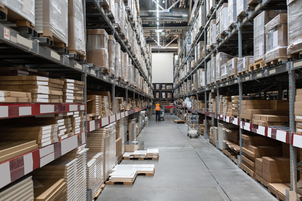 Hero-image-mapntrack-person-in-warehouse